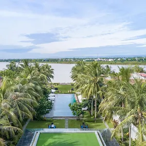 4* אתר נופש Emerald Riverside